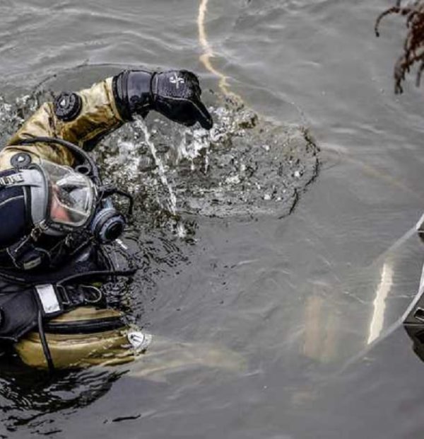 Divers scour canal for stolen jewelry